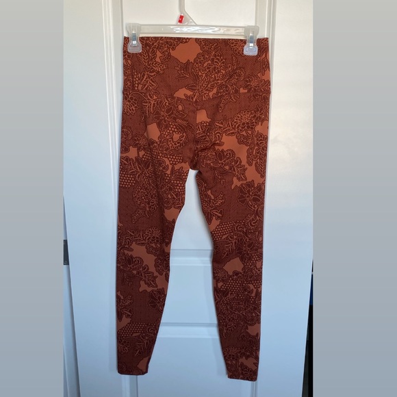 Nike Dri-Fit Burnt Orange Lace Print Leggings - Picture 4 of 8